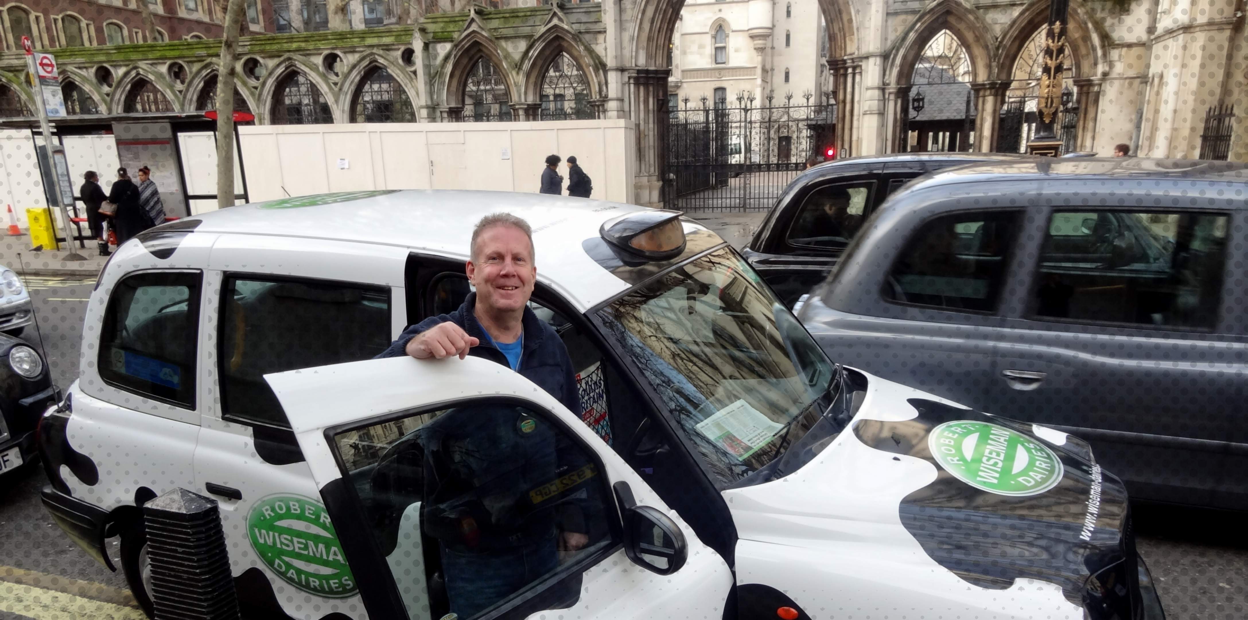 Cheap London black cab taxi tours including sites such as Buckingham Palace, Tower Bridge, Big Ben and the Houses of Parliament, The London Eye and so much more.